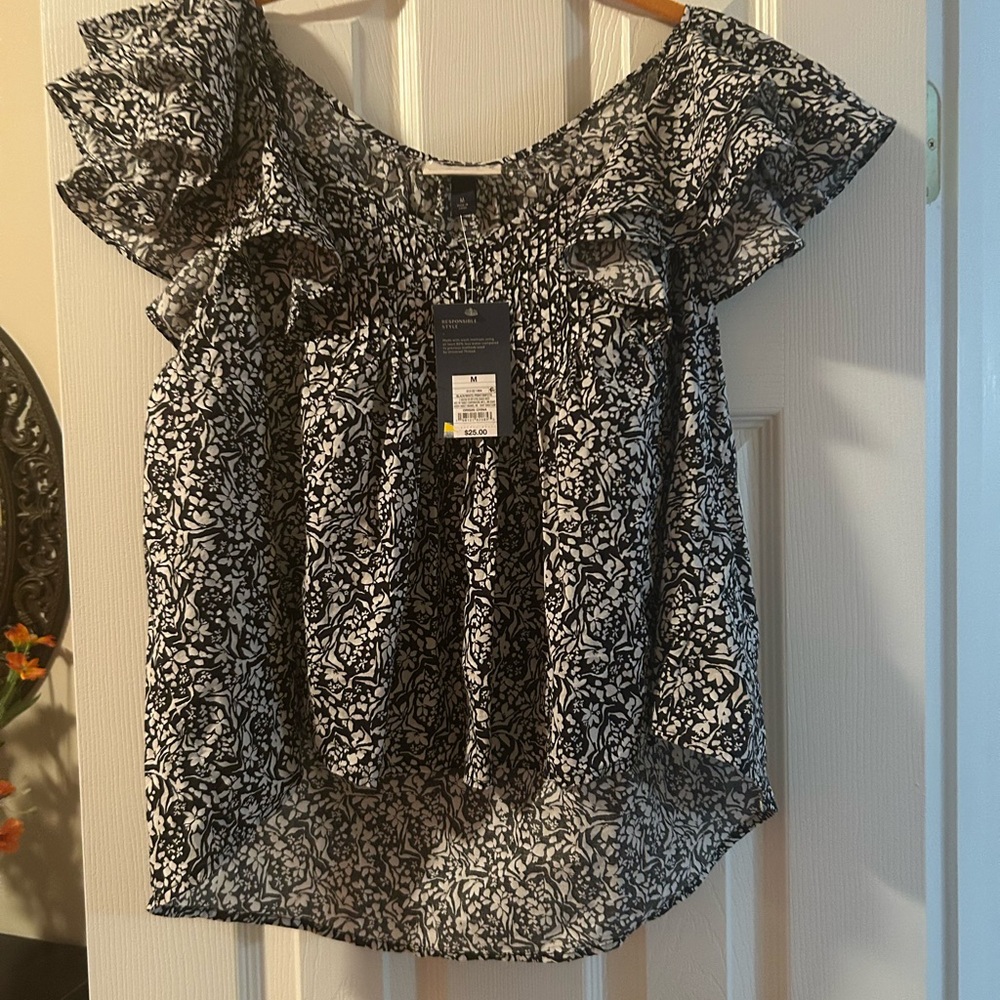 Universal Thread Black and White Floral Top NWT